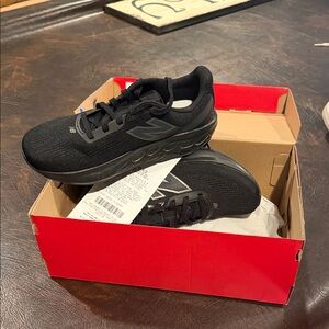 Brand new NEW BALANCE SHOES SIZE 8